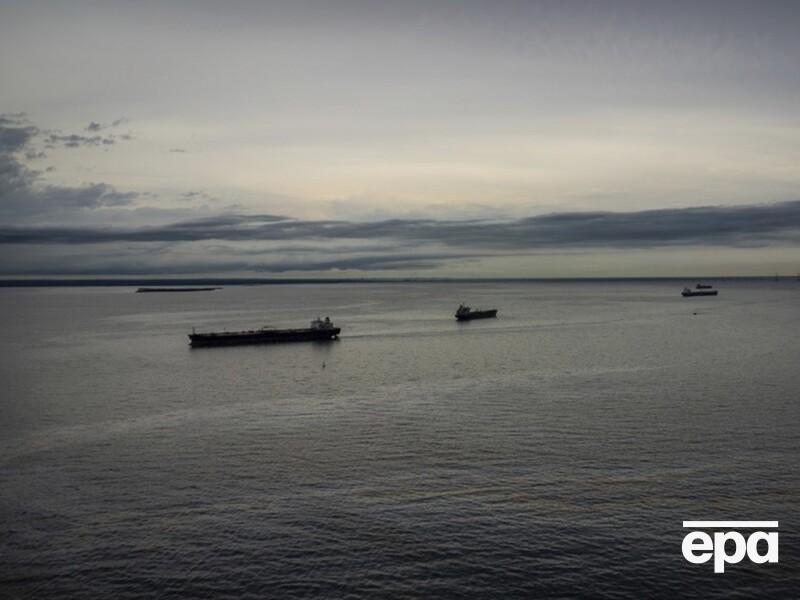 У Світовому океані на танкерах накопичився 1 млрд барелів нафти. Bloomberg повідомило причину