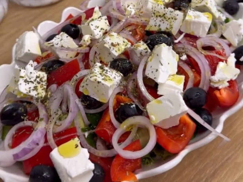 Из этих овощей получается очень вкусный греческий салат. Секрет – в этом ингредиенте