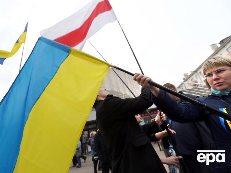 В українському МЗС пояснили, чому не закривають посольство в Білорусі