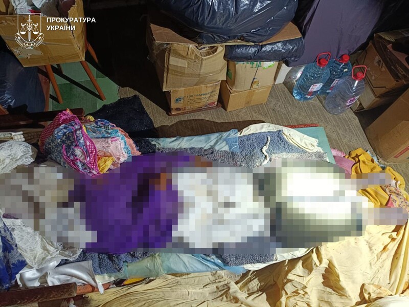 У Костянтинівці жінка 18 років зберігала тіло померлої доньки і примушувала іншу ночувати з ним у ліжку – прокуратура