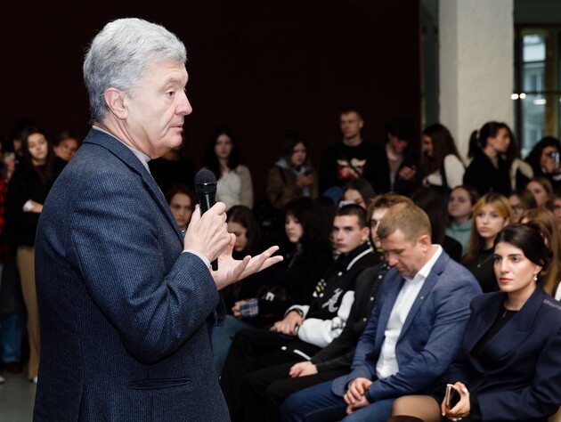 Команда Порошенко пытается скрыть упоминания о том, что он был сооснователем Партии регионов – Гладких