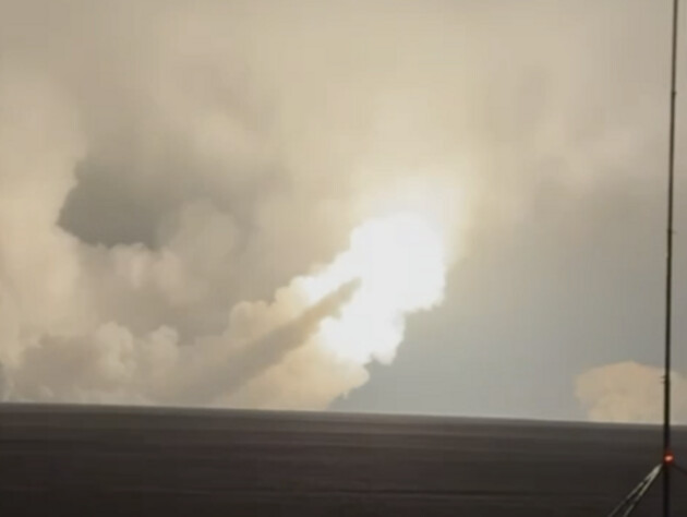 Українська далекобійна зброя уразила цілі окупантів. Генштаб показав відео пусків ракет 