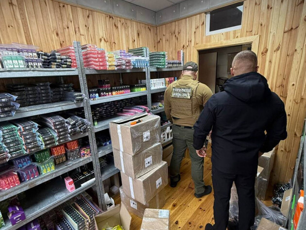 Тисячі сигарет і рідини для вейпів. У Полтавській області викрили два підпільні виробництва