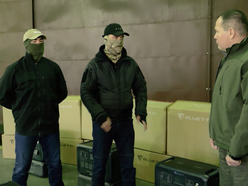 "Украинская команда" передала зарядные станции разведчикам ГУР из подразделения "Артан" – Палатный 