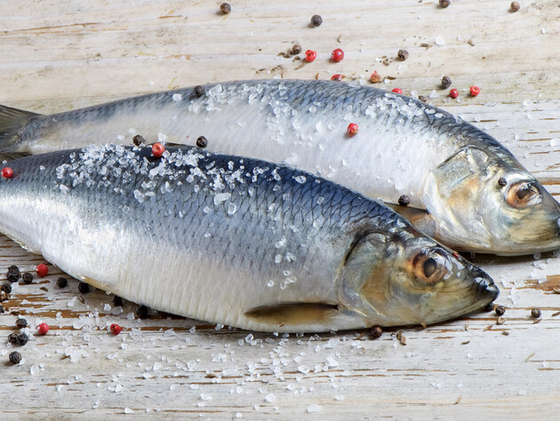 Додайте тільки це – й оселедець буде готовий за три дні. Рецепт сухого маринаду