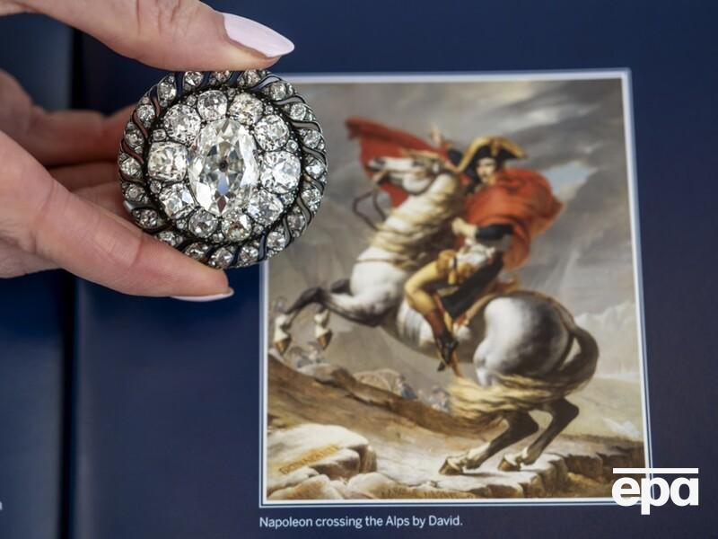 Діамантову брошку Наполеона, втрачену під час його втечі з Ватерлоо, продали за $4,4 млн