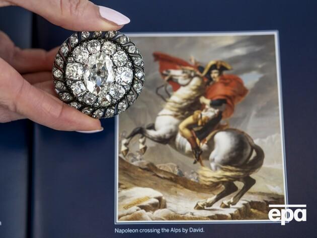 Діамантову брошку Наполеона, втрачену під час його втечі з Ватерлоо, продали за $4,4 млн