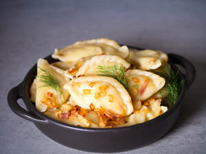 Вареники із цього тіста виходять дуже смачними. Рецепт на окропі