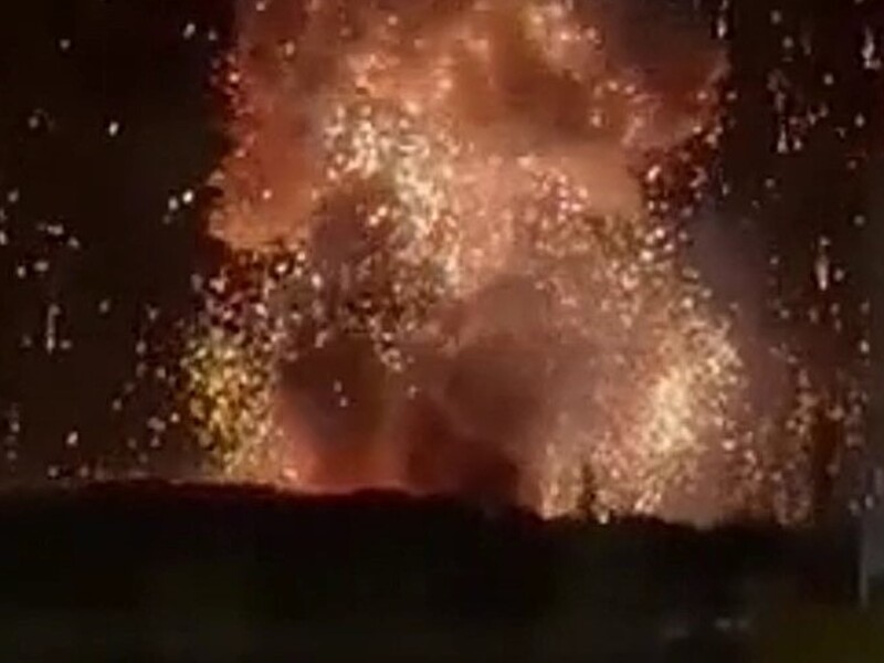 "А ось це вже влучання!" У Новоросійську лунають потужні вибухи. Фото, відео