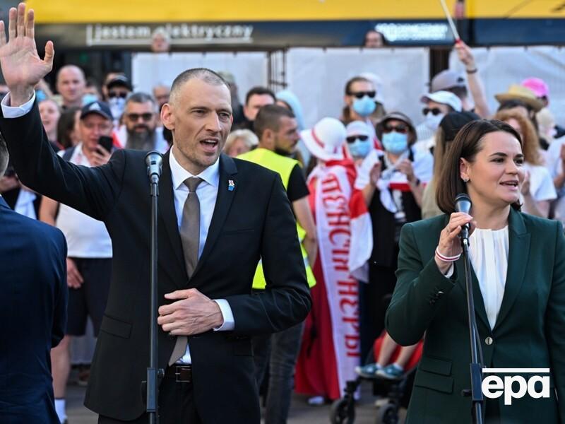 Білоруський опозиціонер Тихановський звинуватив офіс дружини в тому, що не зможе отримати премію