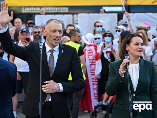 Белорусский оппозиционер Тихановский обвинил офис жены в том, что не сможет получить премию 