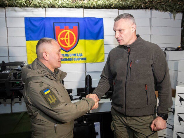 Кличко передал 1,5 тыс. беспилотников 112-й бригаде ТрО