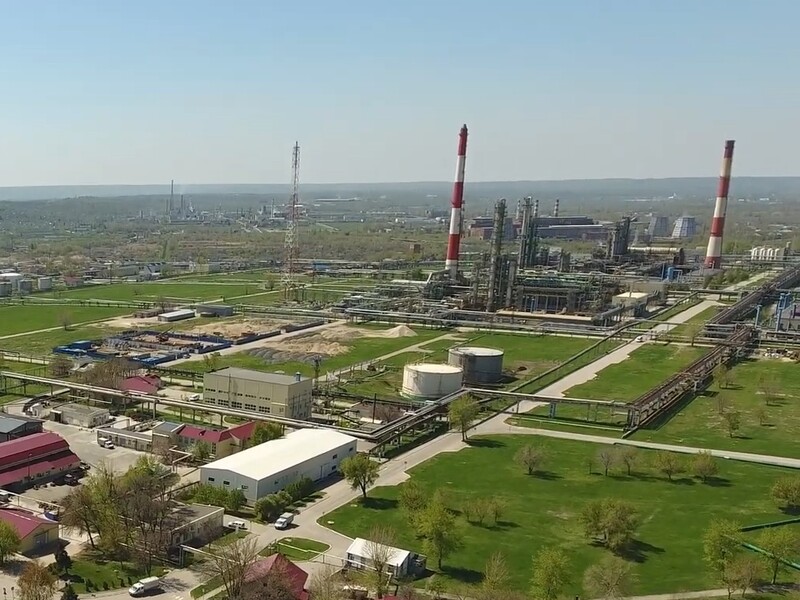 Українські дрони зупинили роботу НПЗ "Роснефти" – ЗМІ