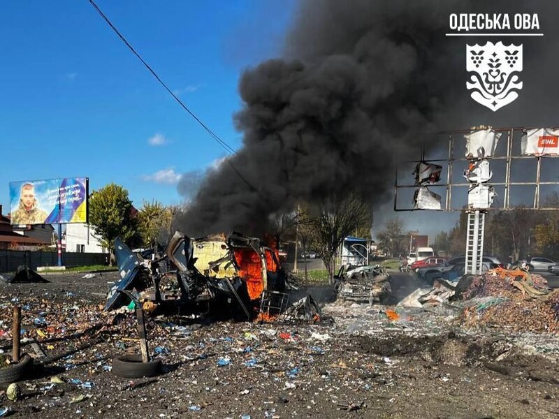 РФ попала дроном в толпу на рынке в Черноморске, есть погибшие и пострадавшие. Фото, видео