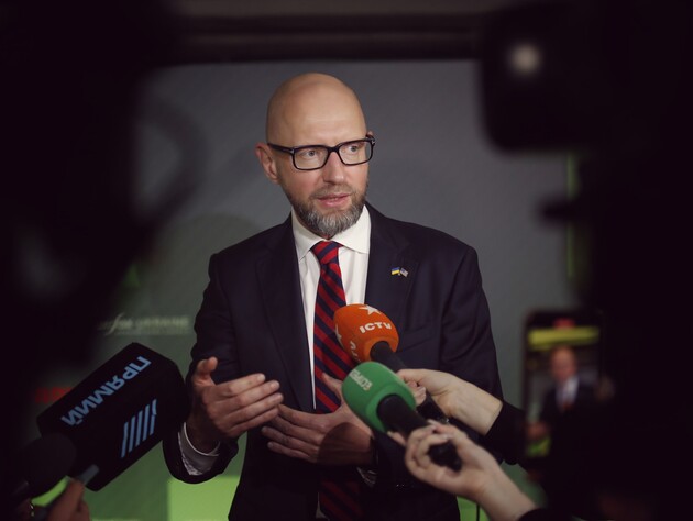 Яценюк: Президент не повинен мати ті повноваження, які він має, після війни