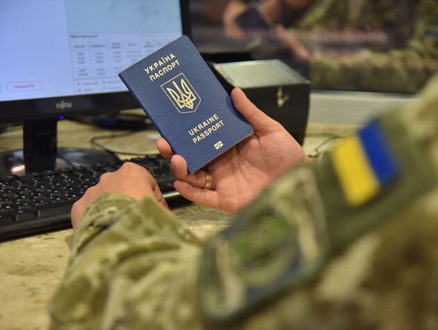 Рада може розширити обмеження на виїзд з України. Кого це торкнеться?