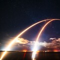 SpaceX запустила нові ракети із супутниками Starlink. Фото, відео