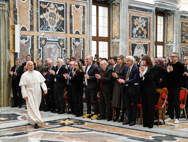 Папа римский собрал в Ватикане мировых звезд кино и рассказывал об их роли. Видео