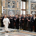 Папа римский собрал в Ватикане мировых звезд кино и рассказывал об их роли. Видео