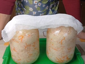 Сколько нужно соли, чтобы квашеная капуста получилась вкусной и хрустящей. Проверенные советы