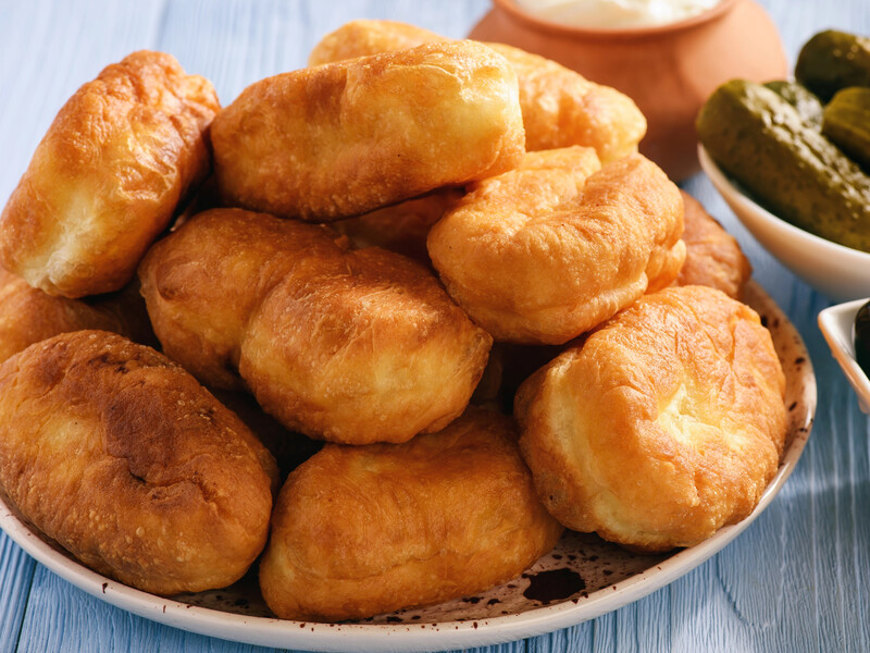 Трошки часу – і дуже багато смачних і пухких пиріжків лежатиме на столі. Простий рецепт тіста