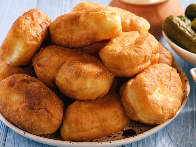 Трошки часу – і дуже багато смачних і пухких пиріжків лежатиме на столі. Простий рецепт тіста