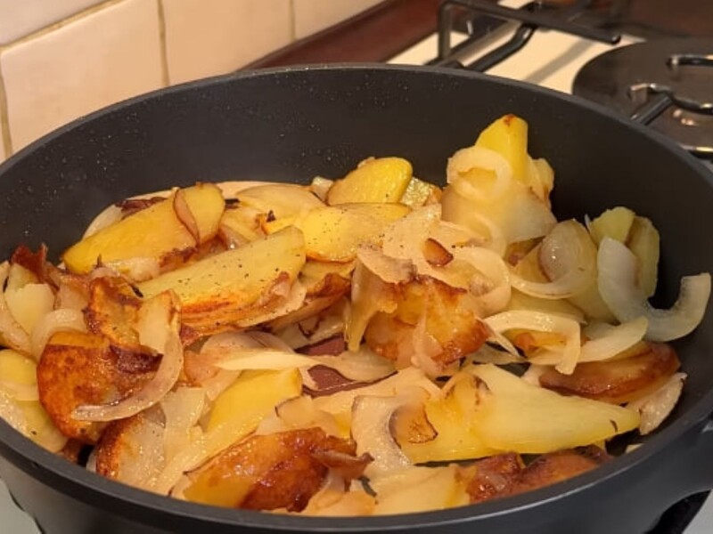 Вот как жарят картофель профессионалы. Сделайте так же – и он получится невероятно вкусный и хрустящий