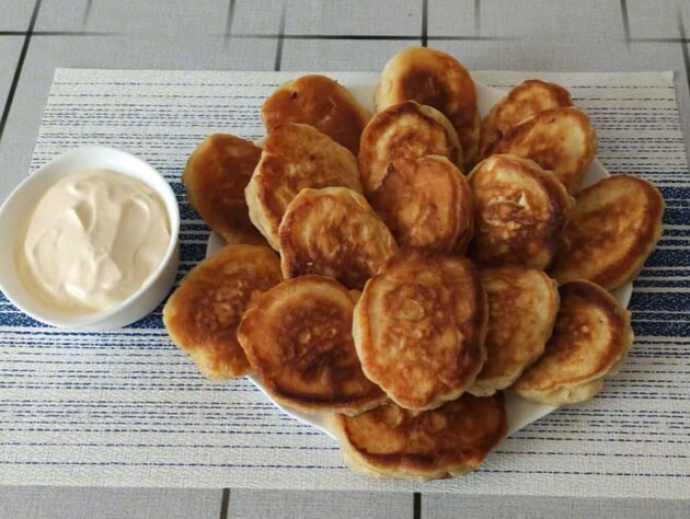 Змішайте кефір і соду в цій черговості – і оладки завжди будуть пухкими й не опадуть. Поради й секрети