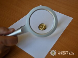 У Львівській області судитимуть чоловіка, котрий хотів продати знайдену брошку, якій понад тисячу років