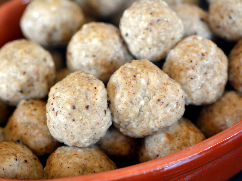 Замесите это – и очень быстро у вас будут вкусные рыбные шарики. Хранить их можно три недели