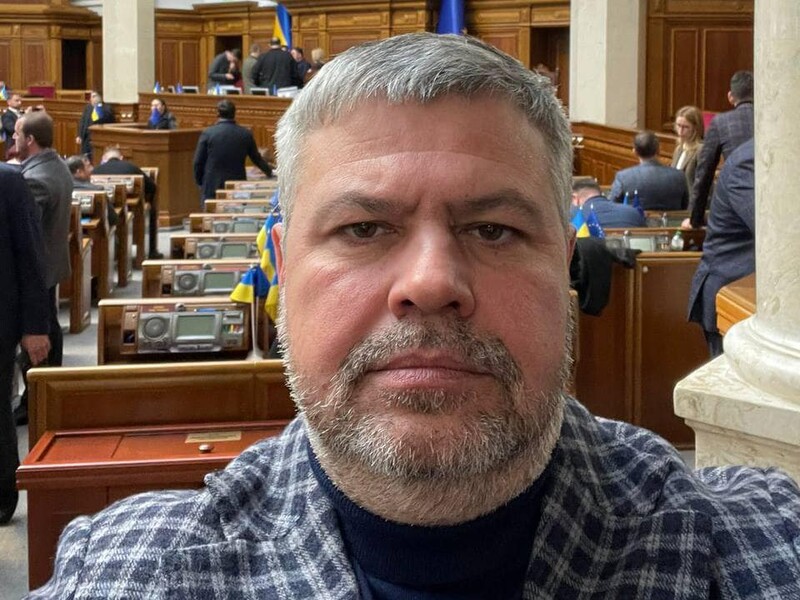 "Ваша фамилия тоже фигурирует на пленках". Детектив НАБУ ответил нардепу Мамке на заседании ВСК