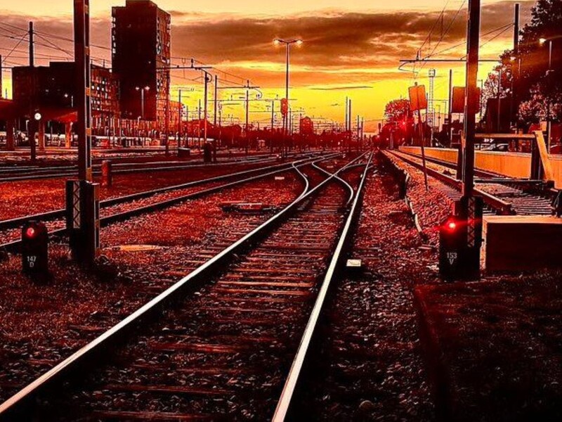 У Словенії зупинили рух потяга через предмети на рейках, серед яких був "силует людини"