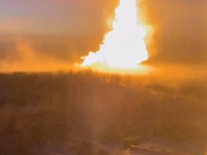 "Дом тряхнуло, руки дрожат". Взорвался российский газопровод в Сибири. Видео