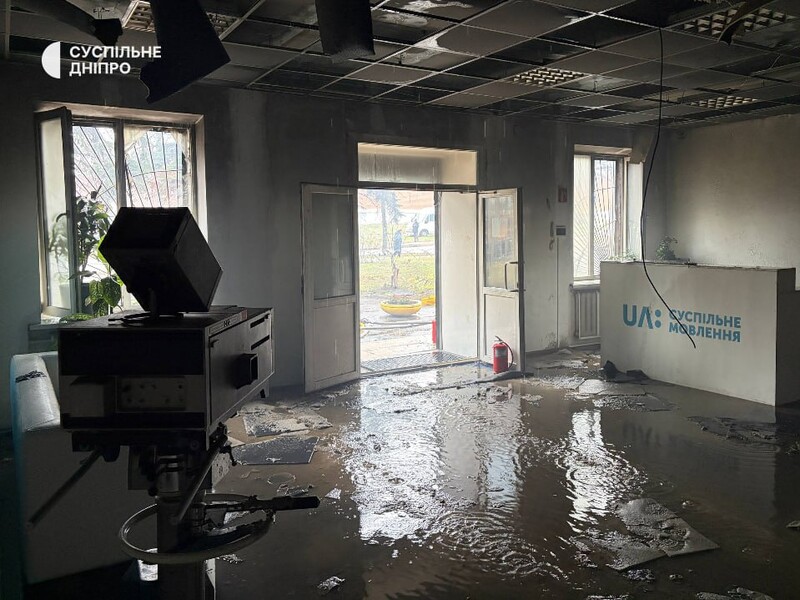 Через атаку Росії у Дніпрі пошкоджено телевежу. Місцеві ефірні канали й радіо зупинили мовлення