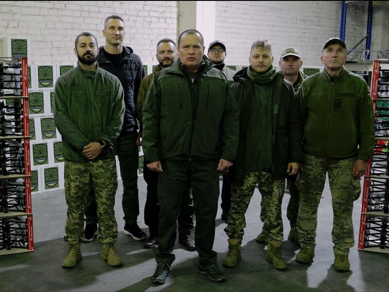 Владимир Кличко и "Украинская команда" передали дроны подразделению теробороны – Палатный