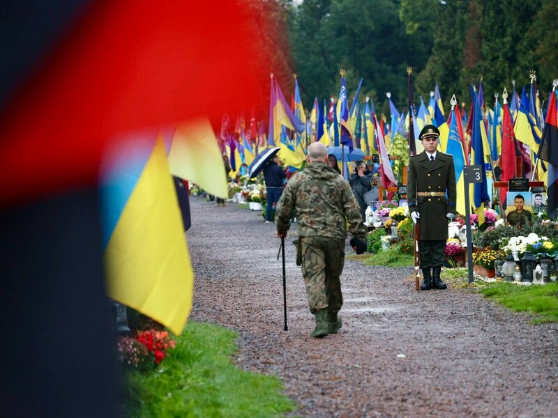 На кладбище во Львове практически не осталось места для погибших защитников Украины. Фото
