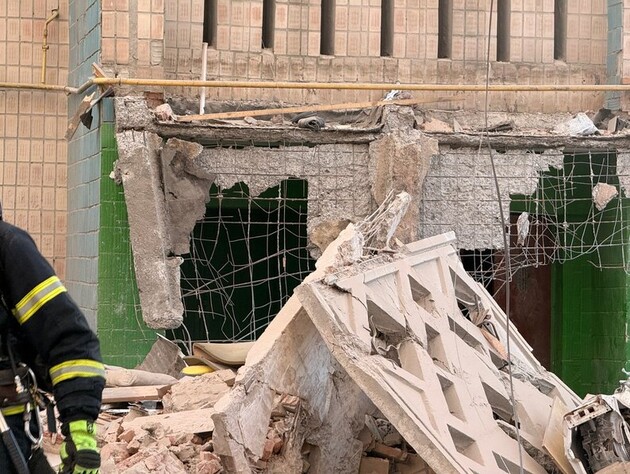 Захід України – під ударами РФ. ЗМІ пишуть, що в Тернополі ракета влучила в багатоповерхівку. Відео