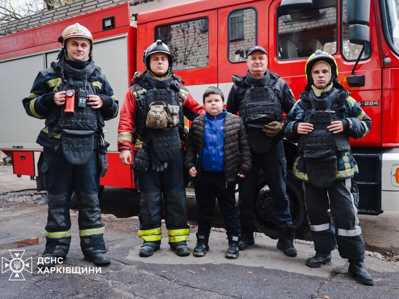 "Сидел, смотрел в окно, и – бах! – полетели искры". Ребенок спас жизнь слабоходящей бабушке. Видео