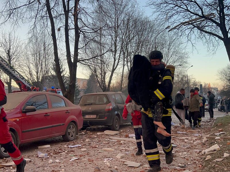 "Нахабна атака". Зеленський відреагував на нічний обстріл РФ і розповів, чим вона завдала ударів по Україні