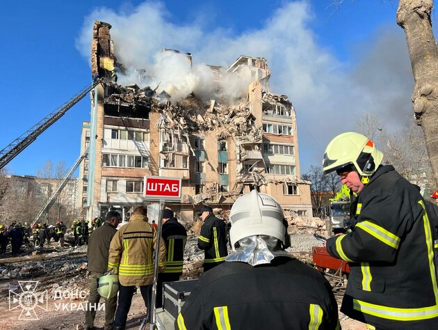 20-річного юнака дістали живим із-під завалів у Тернополі 