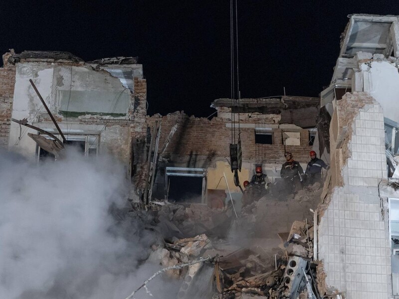 У Тернополі після удару РФ вважають зниклими 26 осіб, троє з них – діти. Їх шукають 