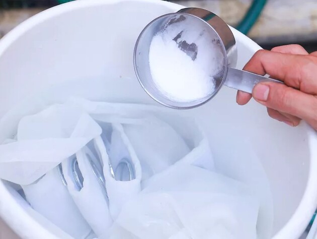 Зробіть за кілька хвилин цю пасту – і вона ідеально відмиватиме брудні плями. Дієвий метод