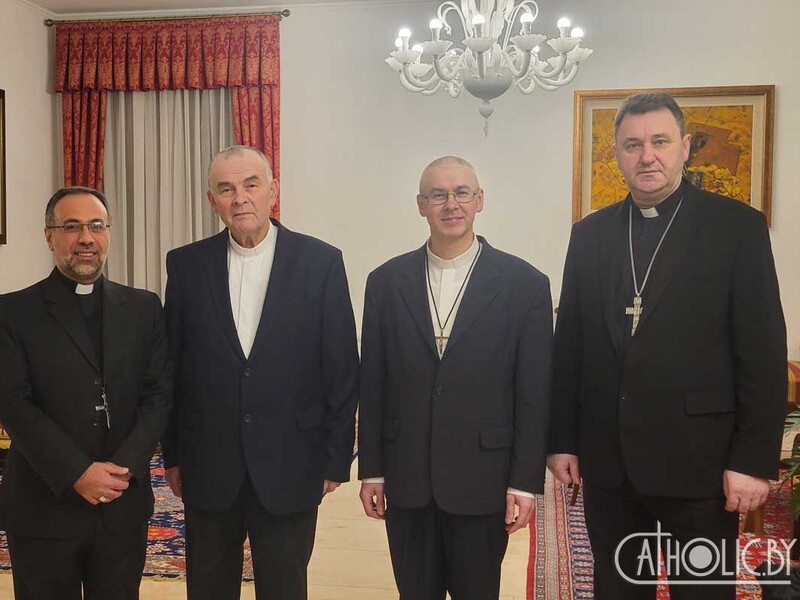 У Білорусі помилували двох священників. Одного з них переслідували за прапор України