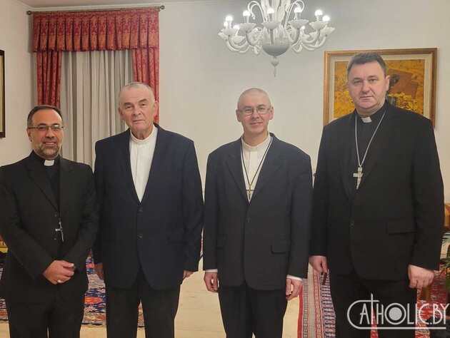 В Беларуси помиловали двух священников. Одного из них преследовали за флаг Украины