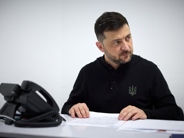 СМИ узнали о срочной встрече Зеленского со своей фракцией