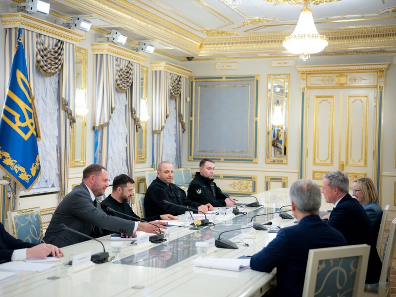 Зеленский встретился с делегацией Пентагона. Посольство США заявило: "Ситуация складывается в пользу мира"