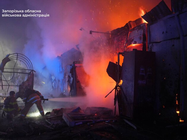 Россия ударила КАБ по Запорожью. Уже известно о пяти погибших, в городе пожары. Фото, видео