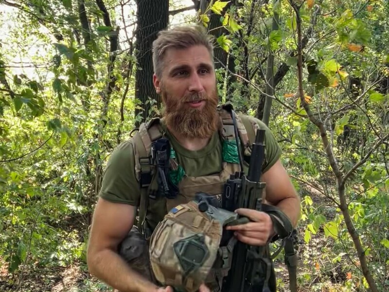 Опечатка изменила смысл сообщения, которое поклонница отправила известному поэту. Как он отреагировал