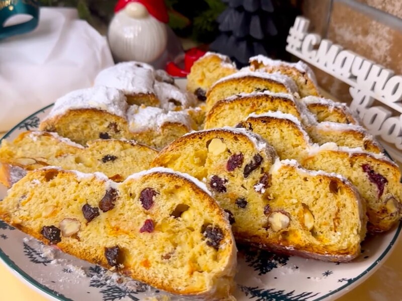 В конце ноября приготовьте этот классический штоллен – и к Рождеству он удивит невероятным вкусом. Рецепт 