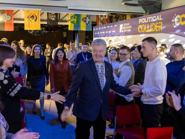 Военный Сазонов: Порошенко требует пост премьера в обмен на голоса за бюджет и мирные переговоры 